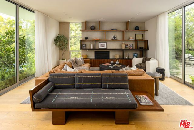 2102 Pier Avenue, Santa Monica, CA 90405