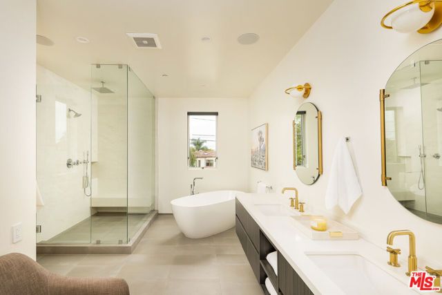 2102 Pier Avenue, Santa Monica, CA 90405