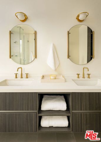 2102 Pier Avenue, Santa Monica, CA 90405