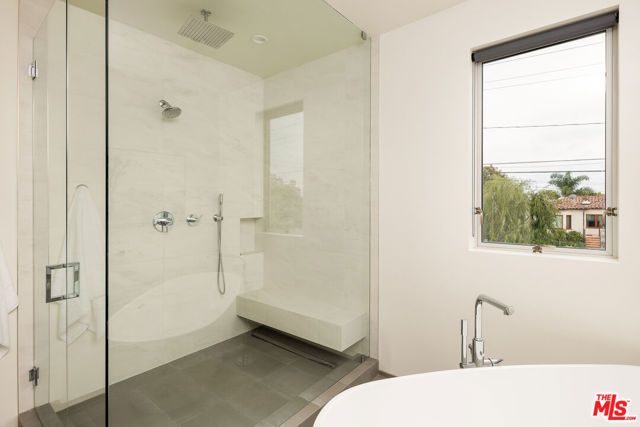 2102 Pier Avenue, Santa Monica, CA 90405