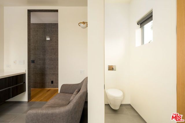 2102 Pier Avenue, Santa Monica, CA 90405