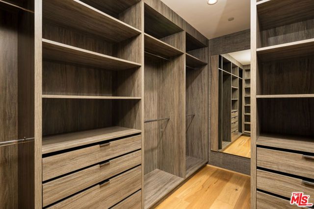 2102 Pier Avenue, Santa Monica, CA 90405