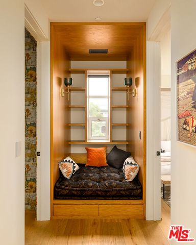 2102 Pier Avenue, Santa Monica, CA 90405