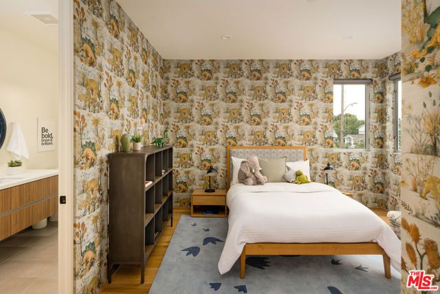 2102 Pier Avenue, Santa Monica, CA 90405