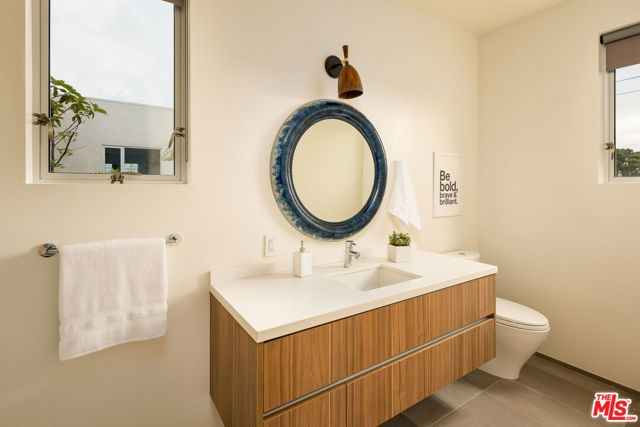 2102 Pier Avenue, Santa Monica, CA 90405