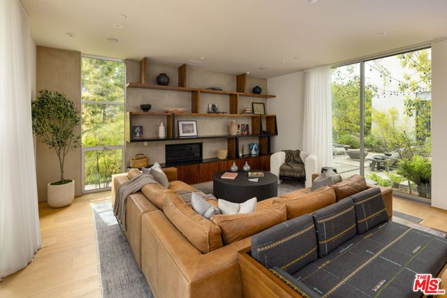 2102 Pier Avenue, Santa Monica, CA 90405