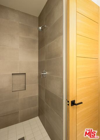 2102 Pier Avenue, Santa Monica, CA 90405