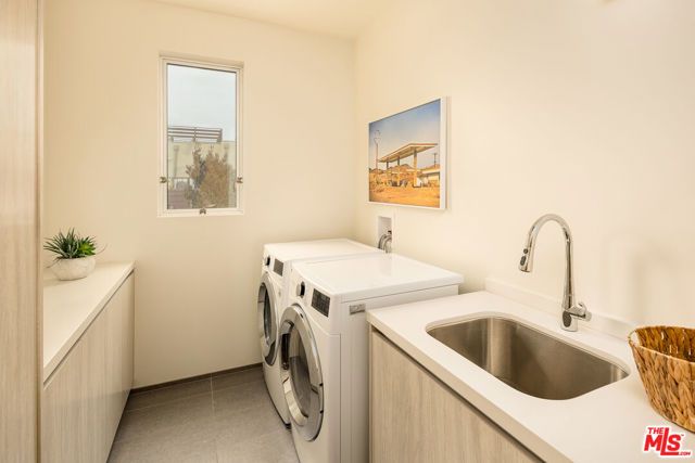 2102 Pier Avenue, Santa Monica, CA 90405