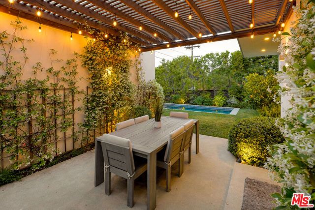 2102 Pier Avenue, Santa Monica, CA 90405