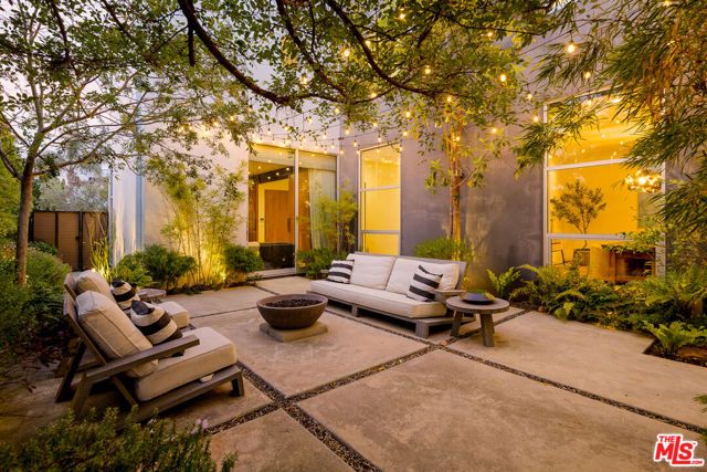 2102 Pier Avenue, Santa Monica, CA 90405