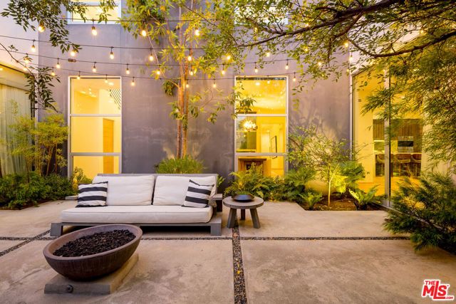 2102 Pier Avenue, Santa Monica, CA 90405