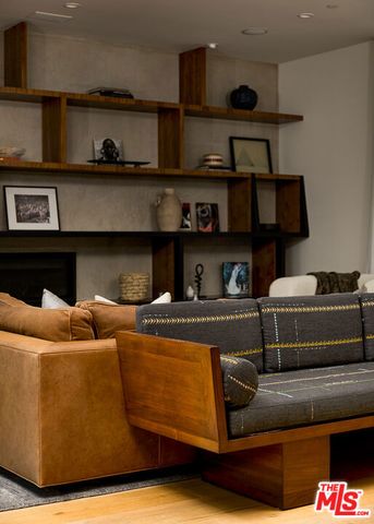 2102 Pier Avenue, Santa Monica, CA 90405