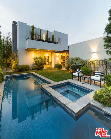 2102 Pier Avenue, Santa Monica, CA 90405