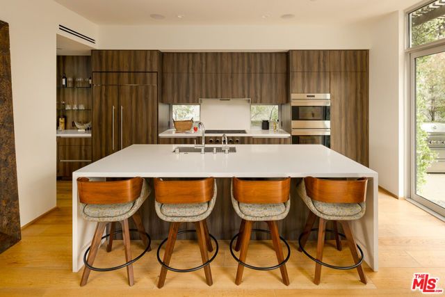 2102 Pier Avenue, Santa Monica, CA 90405