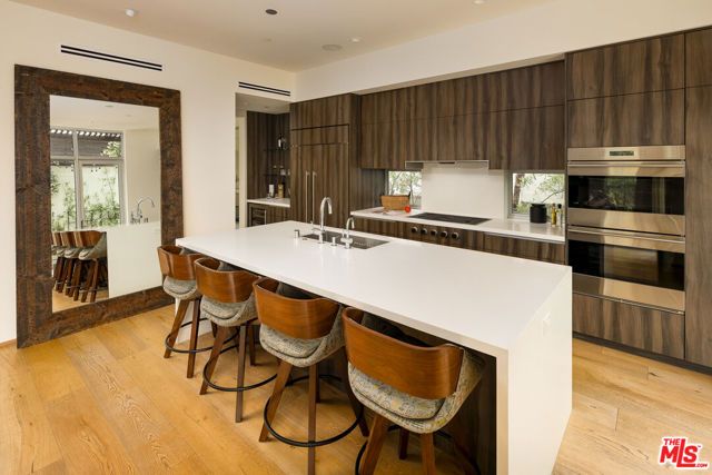 2102 Pier Avenue, Santa Monica, CA 90405