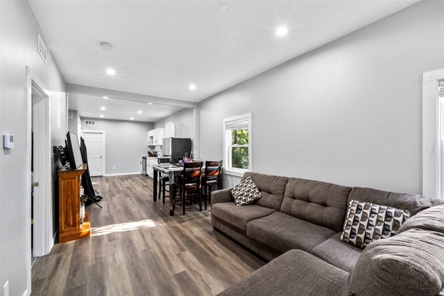 2024 Capitol Avenue, Des Moines, IA 50315