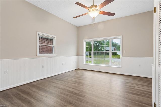 9 Calvert DR, Newport News, VA 23601
