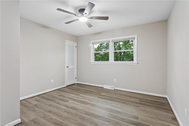 9 Calvert DR, Newport News, VA 23601