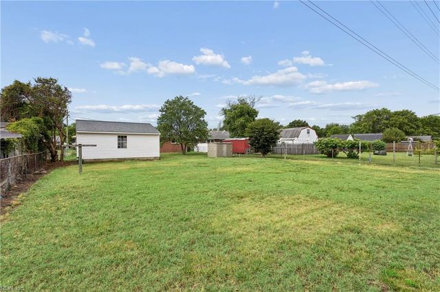 9 Calvert DR, Newport News, VA 23601