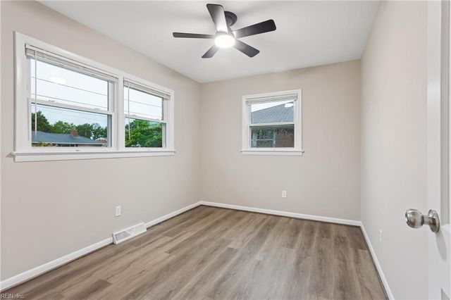 9 Calvert DR, Newport News, VA 23601