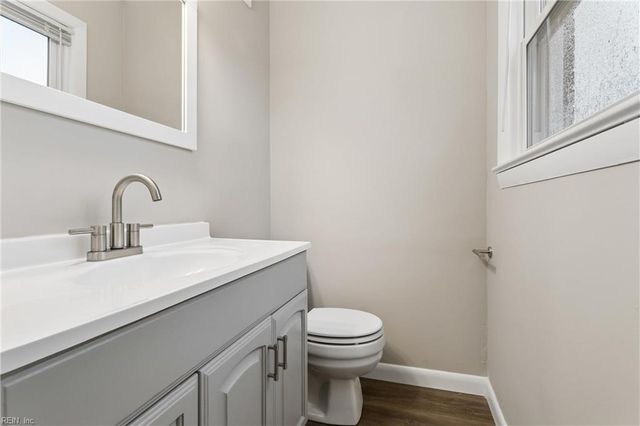 9 Calvert DR, Newport News, VA 23601