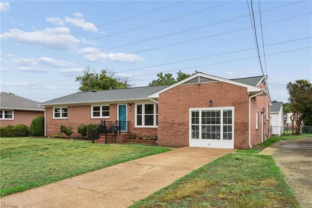 9 Calvert DR, Newport News, VA 23601