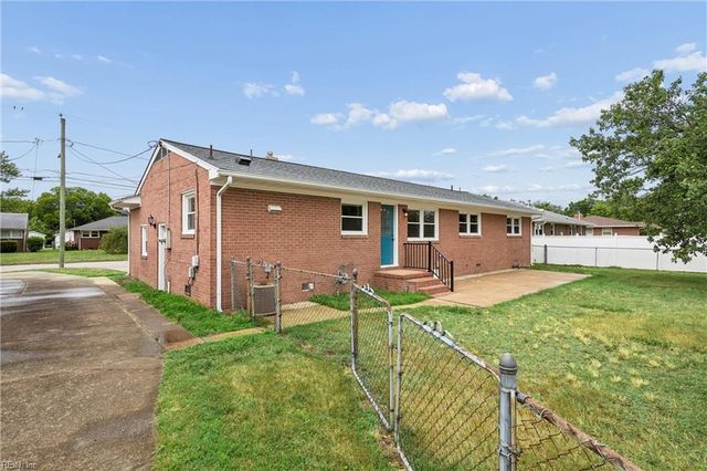 9 Calvert DR, Newport News, VA 23601