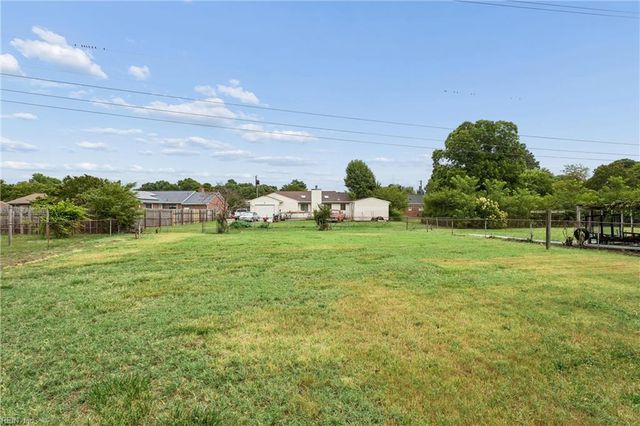 9 Calvert DR, Newport News, VA 23601