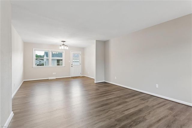 9 Calvert DR, Newport News, VA 23601