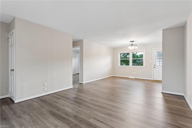 9 Calvert DR, Newport News, VA 23601