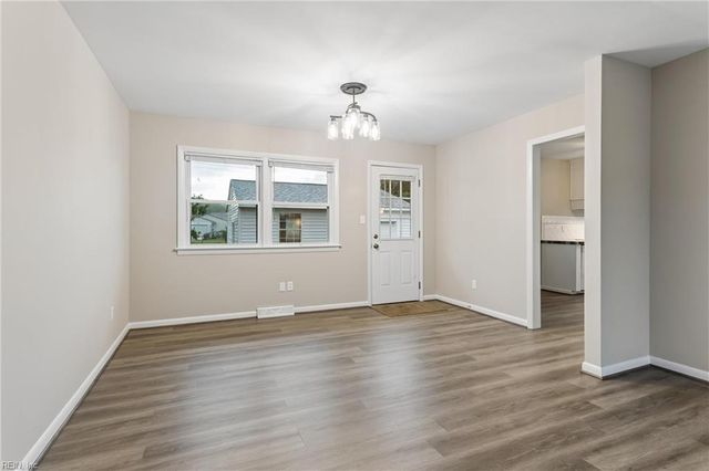 9 Calvert DR, Newport News, VA 23601