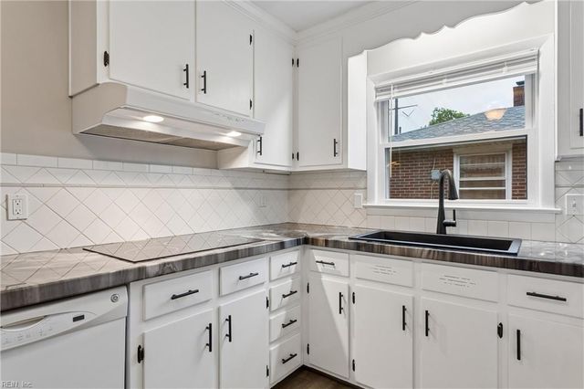 9 Calvert DR, Newport News, VA 23601