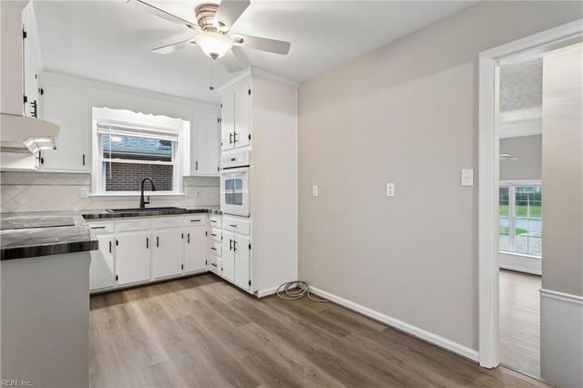 9 Calvert DR, Newport News, VA 23601