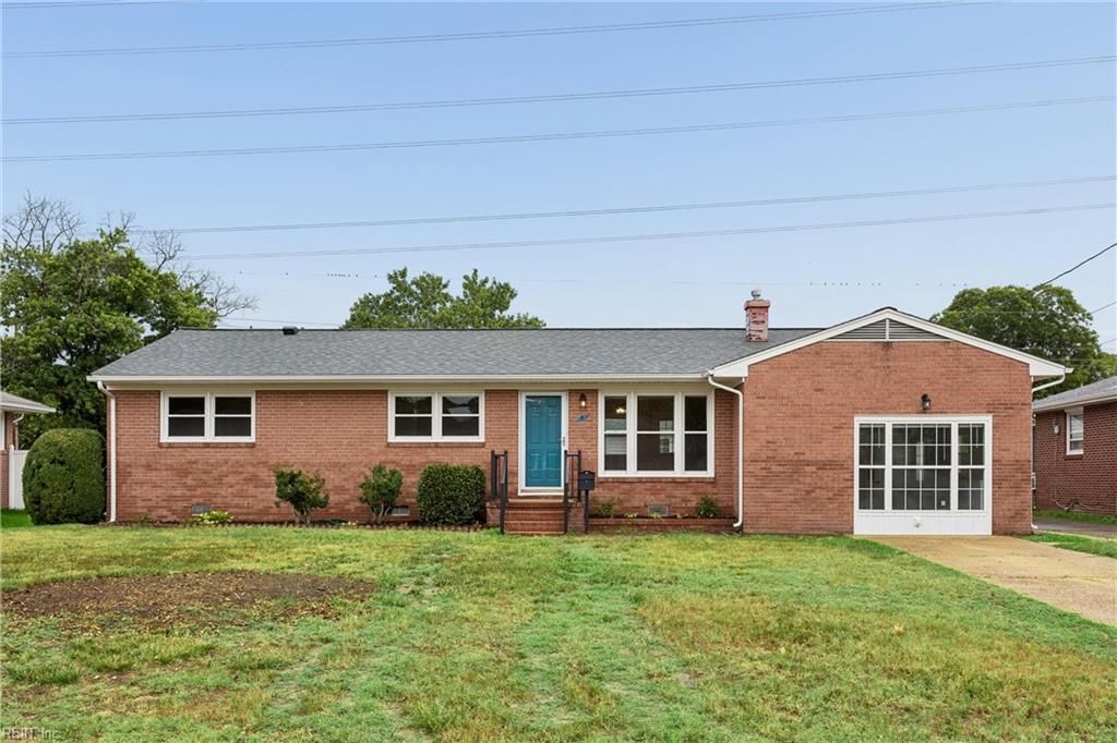 9 Calvert DR, Newport News, VA 23601