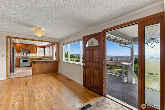 14805 37th Avenue NE, Lake Forest Park, WA 98155