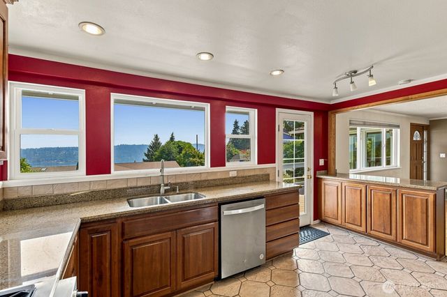14805 37th Avenue NE, Lake Forest Park, WA 98155