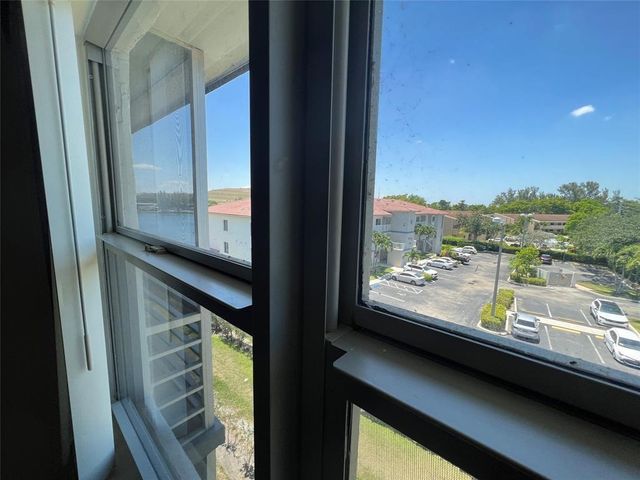 4311 Crystal Lake Drive 421, Pompano Beach, FL 33064