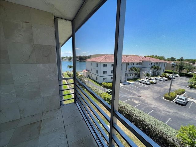 4311 Crystal Lake Drive 421, Pompano Beach, FL 33064