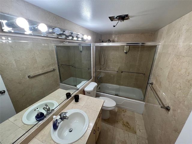 4311 Crystal Lake Drive 421, Pompano Beach, FL 33064