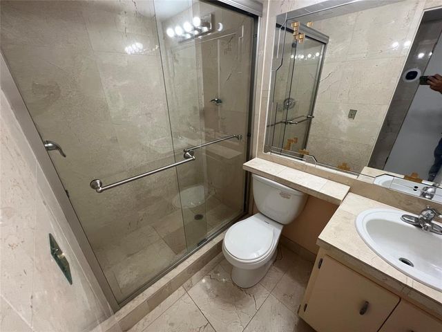 4311 Crystal Lake Drive 421, Pompano Beach, FL 33064