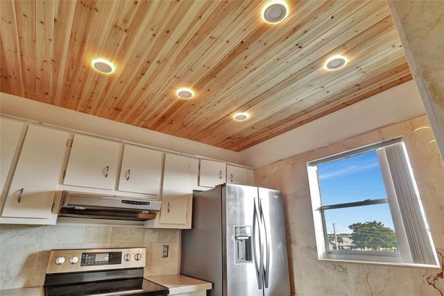 4311 Crystal Lake Drive 421, Pompano Beach, FL 33064
