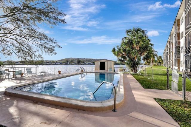 4311 Crystal Lake Drive 421, Pompano Beach, FL 33064