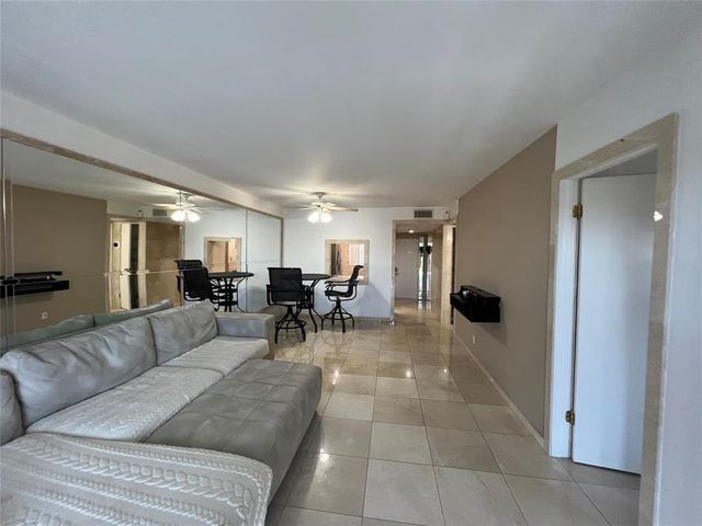 4311 Crystal Lake Drive 421, Pompano Beach, FL 33064