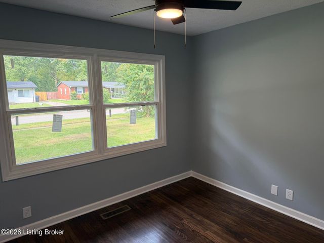 10015 East Ave, Louisville, KY 40272