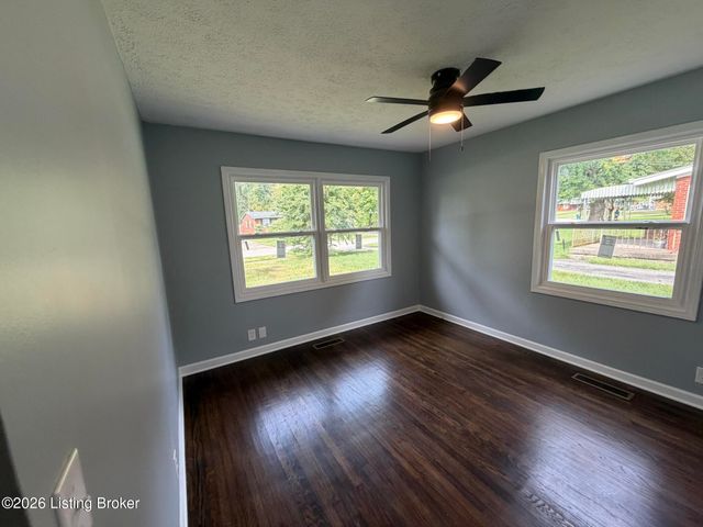10015 East Ave, Louisville, KY 40272