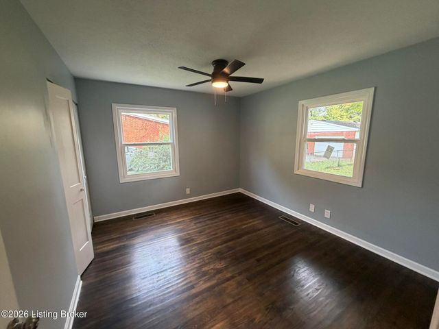 10015 East Ave, Louisville, KY 40272