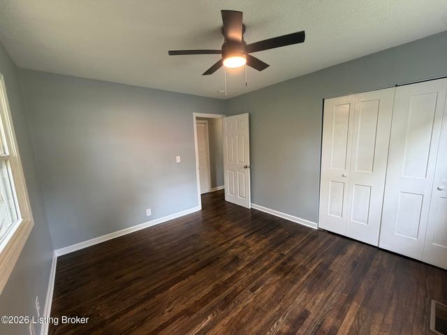 10015 East Ave, Louisville, KY 40272
