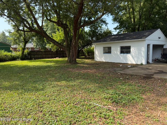 10015 East Ave, Louisville, KY 40272