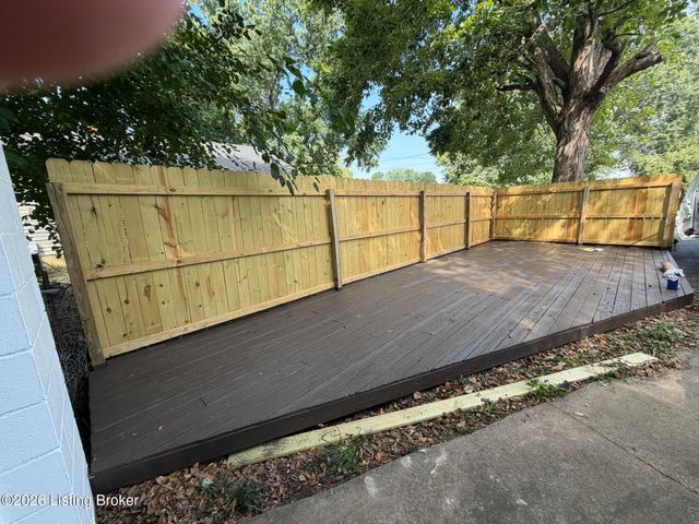 10015 East Ave, Louisville, KY 40272
