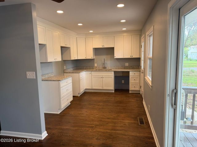 10015 East Ave, Louisville, KY 40272